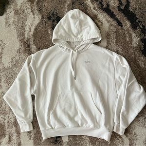 alo yoga accolade hoodie in white